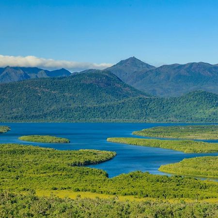 Vista Hinchinbrook Aparthotel Cardwell Bagian luar foto