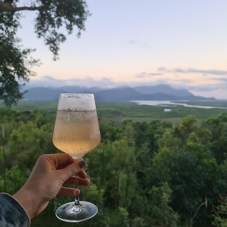 Vista Hinchinbrook Aparthotel Cardwell Bagian luar foto