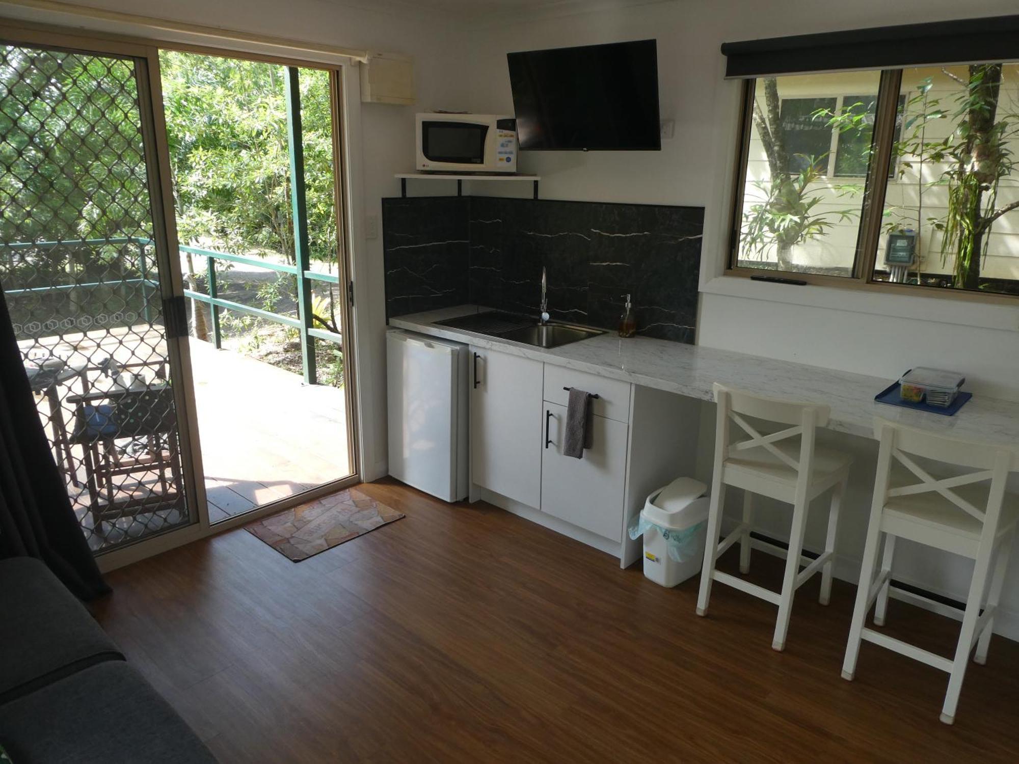 Vista Hinchinbrook Aparthotel Cardwell Bagian luar foto
