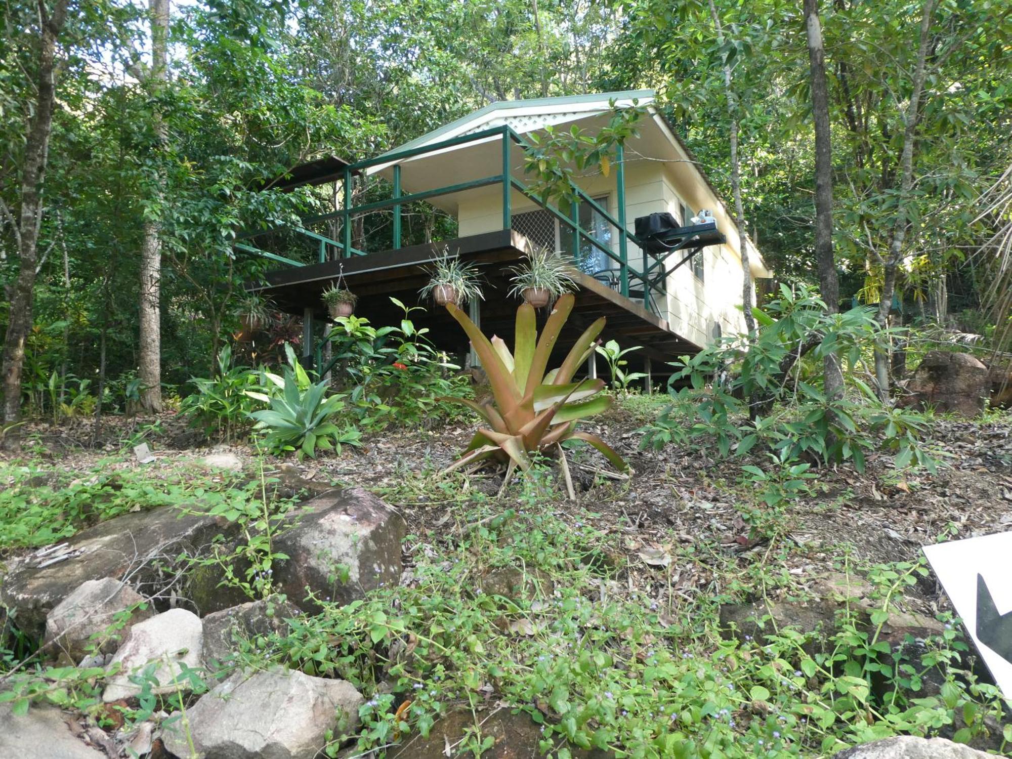 Vista Hinchinbrook Aparthotel Cardwell Bagian luar foto