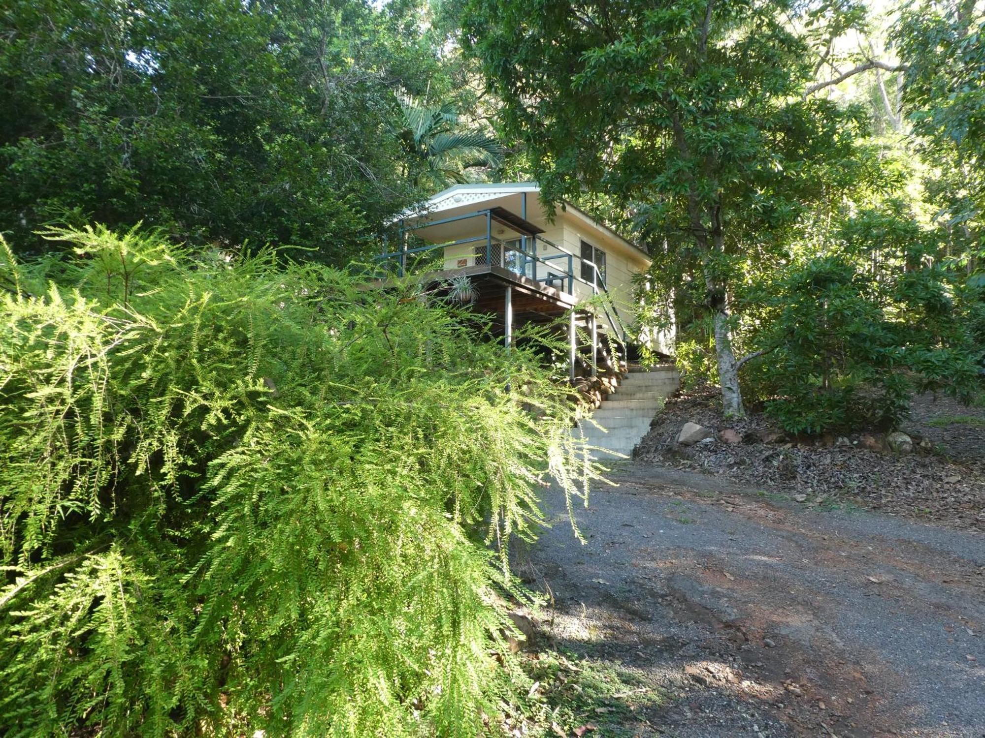 Vista Hinchinbrook Aparthotel Cardwell Bagian luar foto