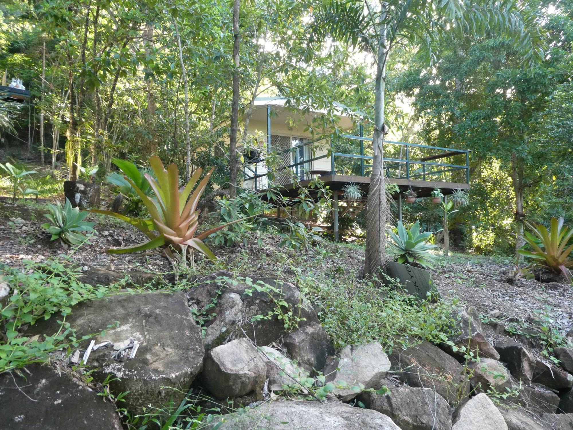 Vista Hinchinbrook Aparthotel Cardwell Bagian luar foto