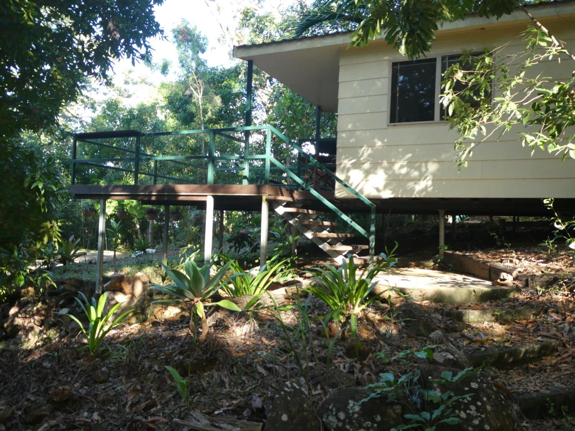 Vista Hinchinbrook Aparthotel Cardwell Bagian luar foto